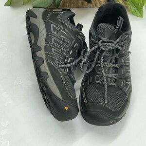 Keen Men's Black and Gray Trail Sneakers